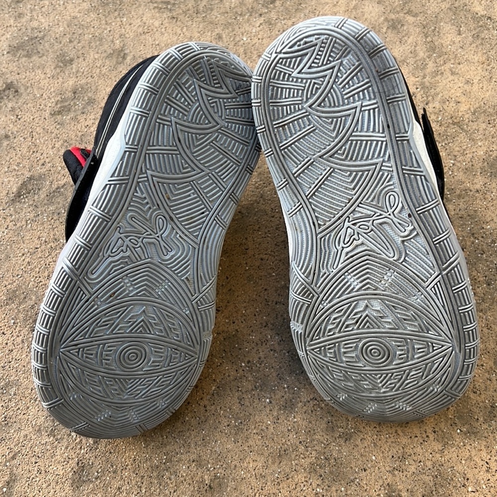 💚Nike Kyrie 6 TF 'Bred' Black Toddler Sneaker Size 10C - Picture 8 of 9